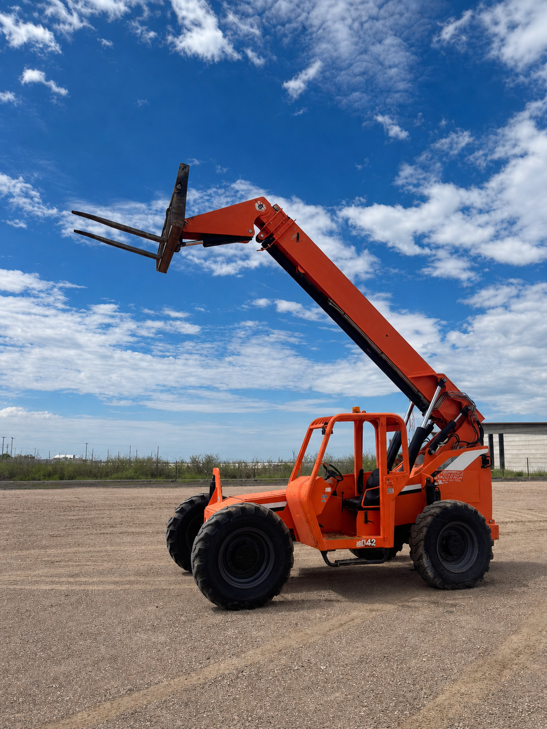 SkyTrak 2006, vista completa con brazo elevado